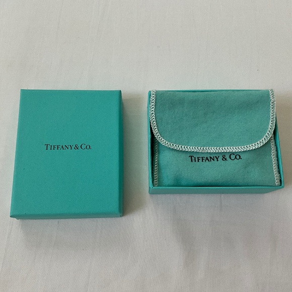 TIFFANY & CO. Vintage Nature Rose Silver (925) Hinged Bangle Bracelet - Picture 15 of 16